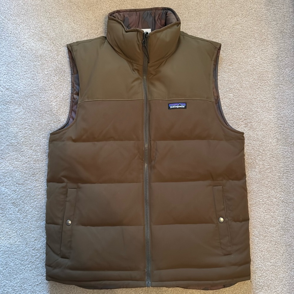 Patagonia men’s lightly used vest reversible! Men’s size M